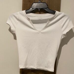 Hollister White V-Neck Short Sleeve Tee
